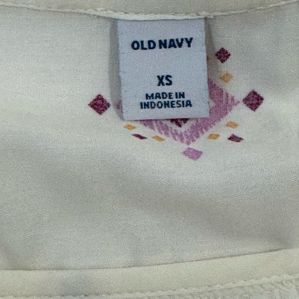 New Old Navy Cream Blouse with Colorful Embroidery Sleeveless XS - Picture 3 of 5